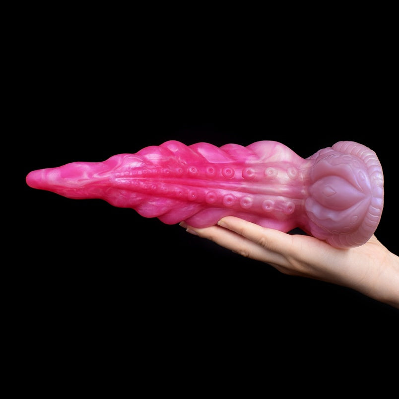 Dragon Dildo Fantasía – Penetración Alienígena con Estímulo Dirigido al Punto G