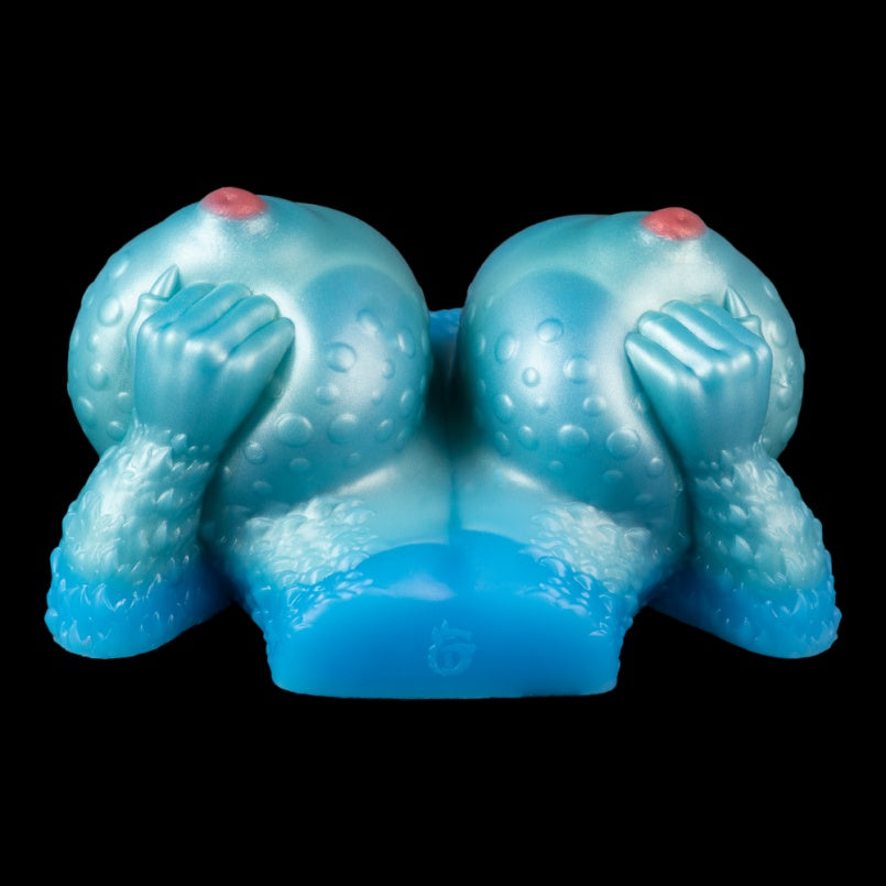 Torso de boneca sexual de fantasia "Besta Azul" - Masturbador de seios com garras para paizuri extremo